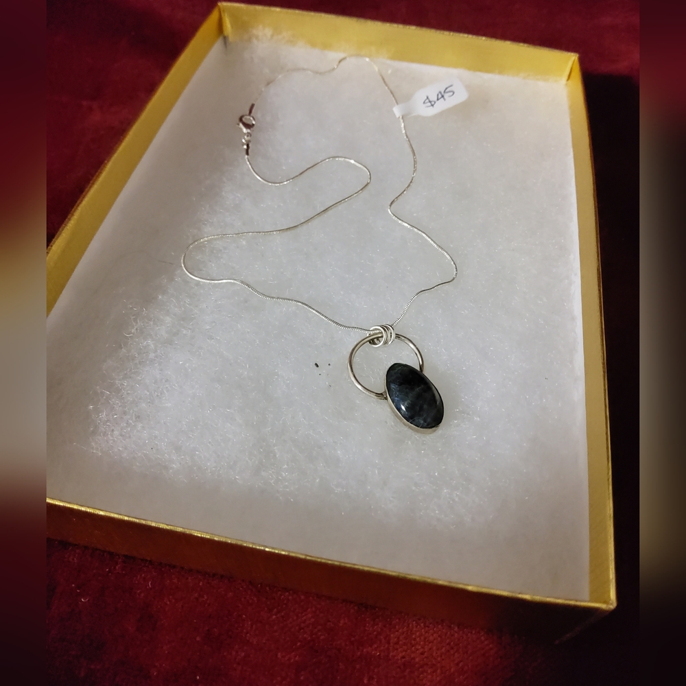 🇨🇦Artisan Sterling Silver Necklace With Grey/Green Stone